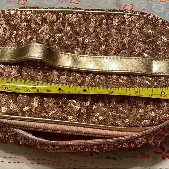 Barely used make up / accessories cases - two - Picture 6 of 8